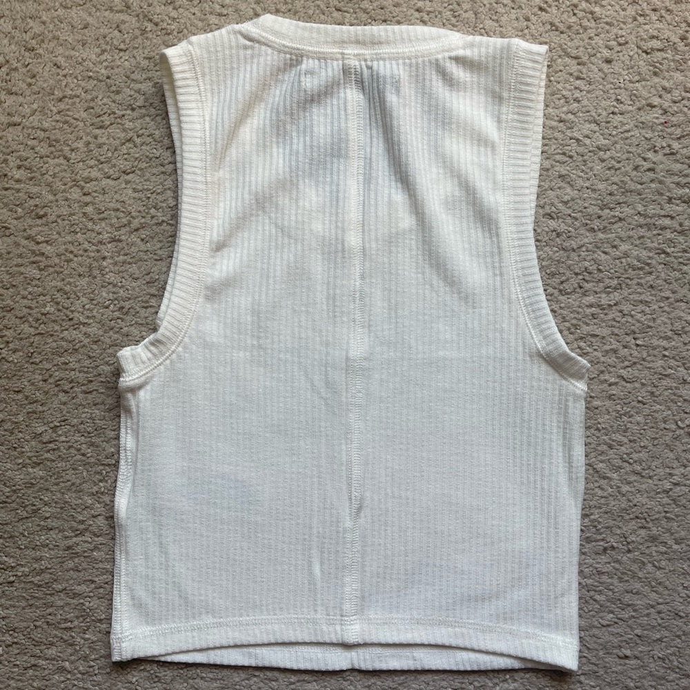 🆕 Abercrombie & Fitch Sleeveless Top - Picture 3 of 3